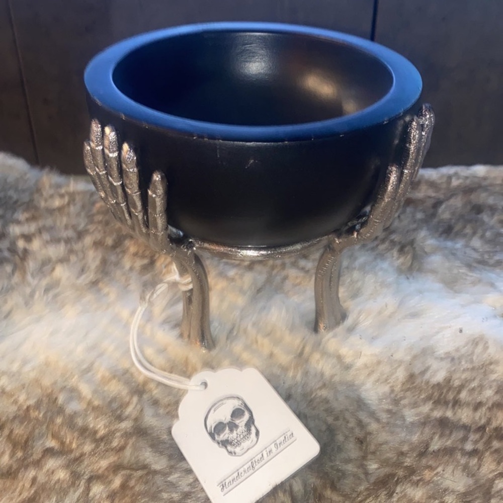 Skeleton hand bowl